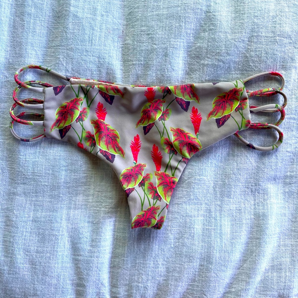 Acacia swimwear size M bottoms